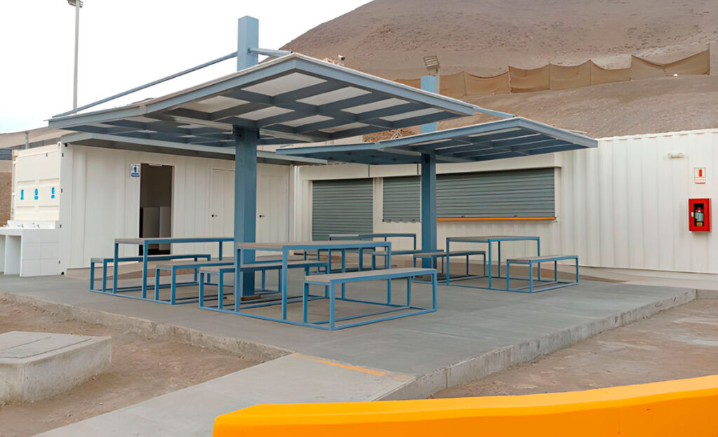 Contenedores, mobiliario urbano e instalación de área común